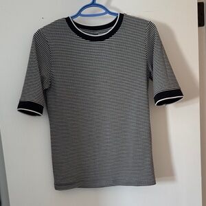 Women’s Black & White Patterned Short Sleeve Shirt